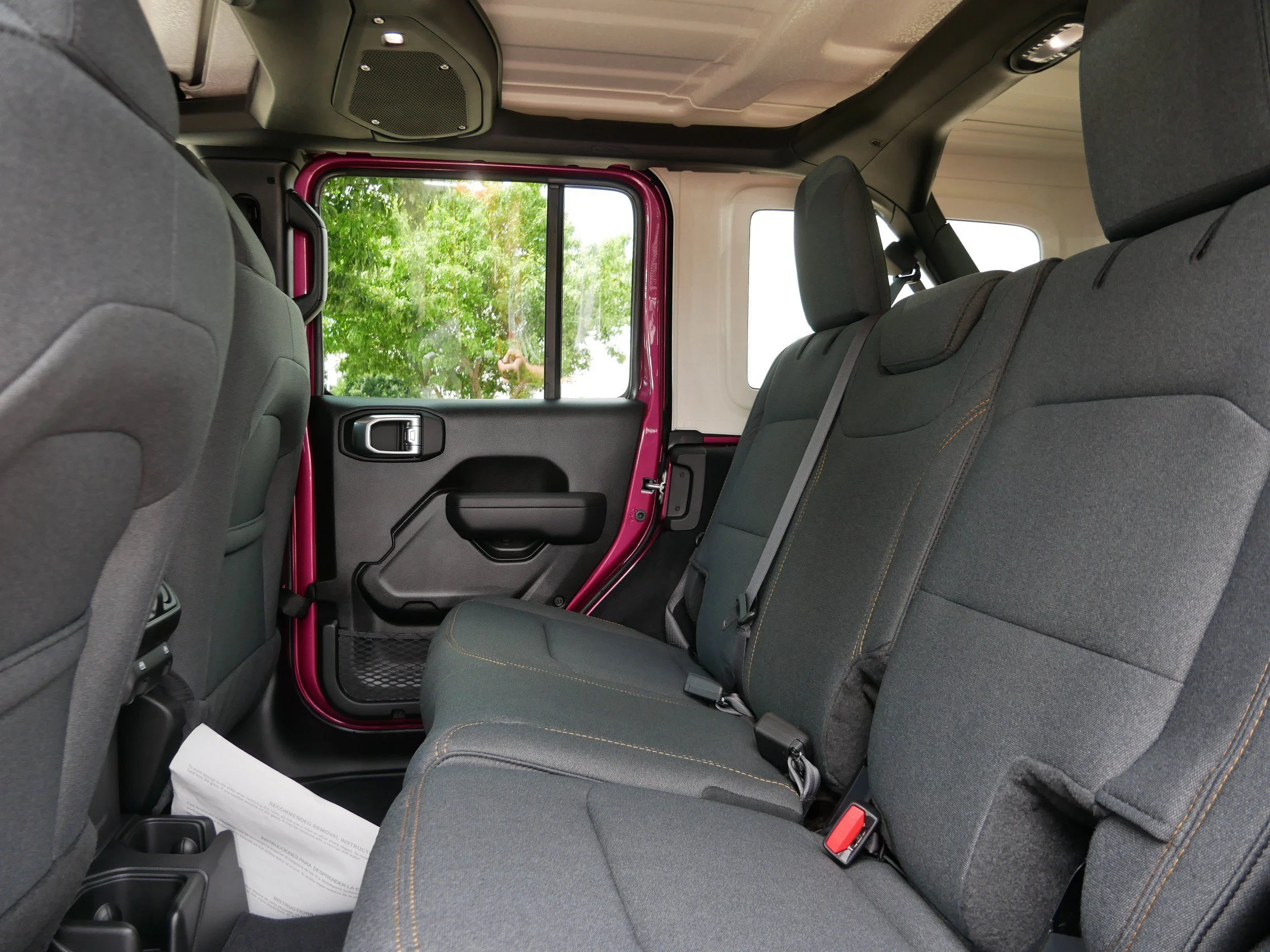 New 2026 Tuscadero Pearl-Coat Exterior Paint Jeep Sport S image 10