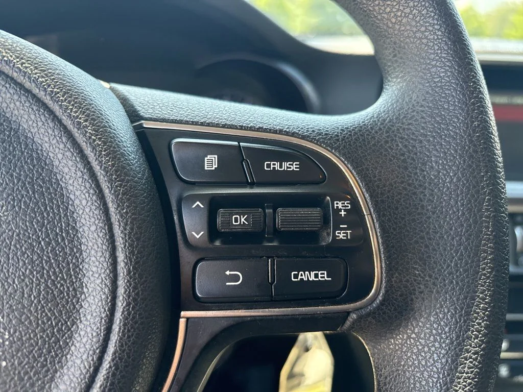 Used 2017 White Kia LX image 20