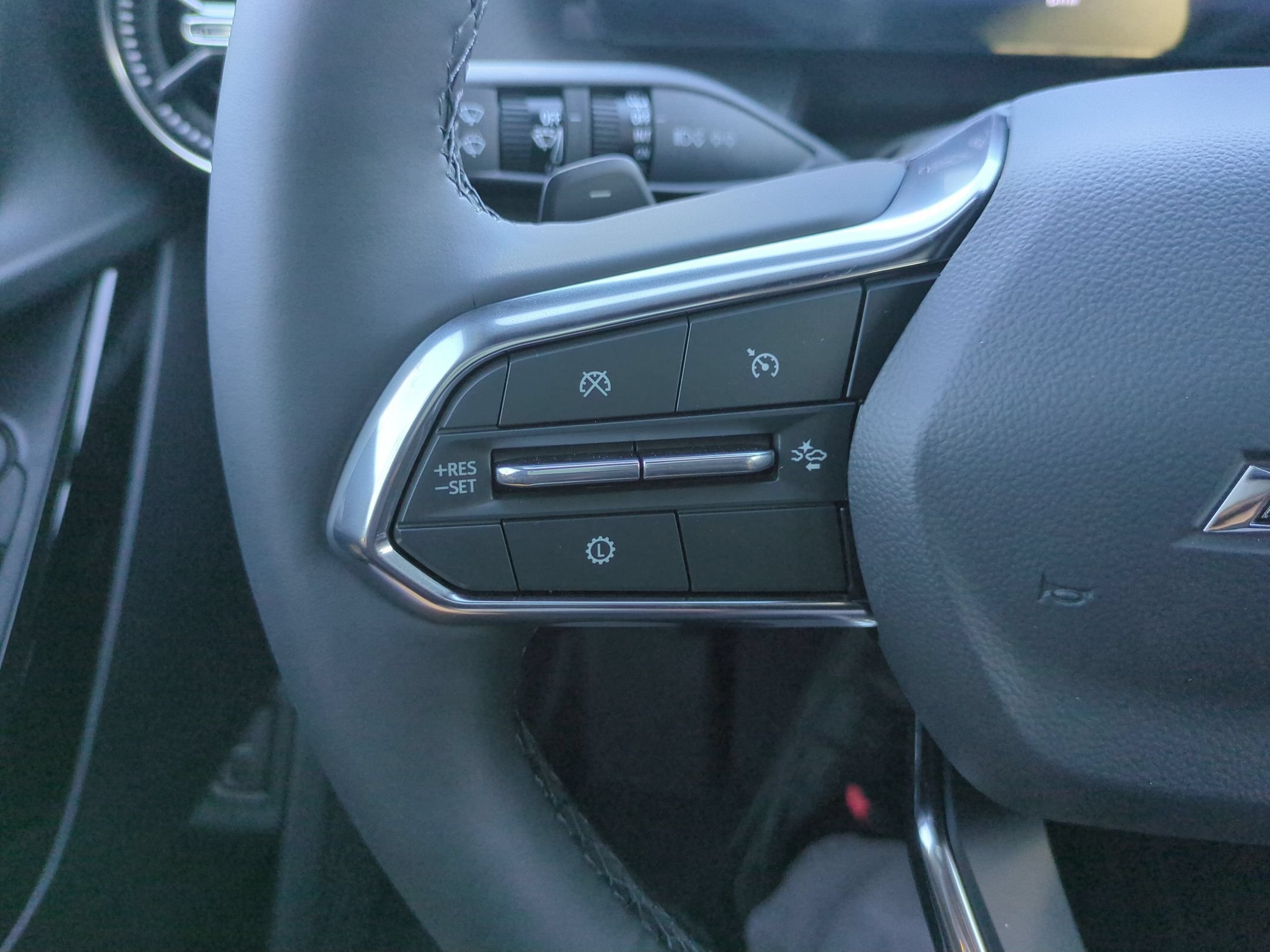 New 2027 Summit White Chevrolet LT image 21