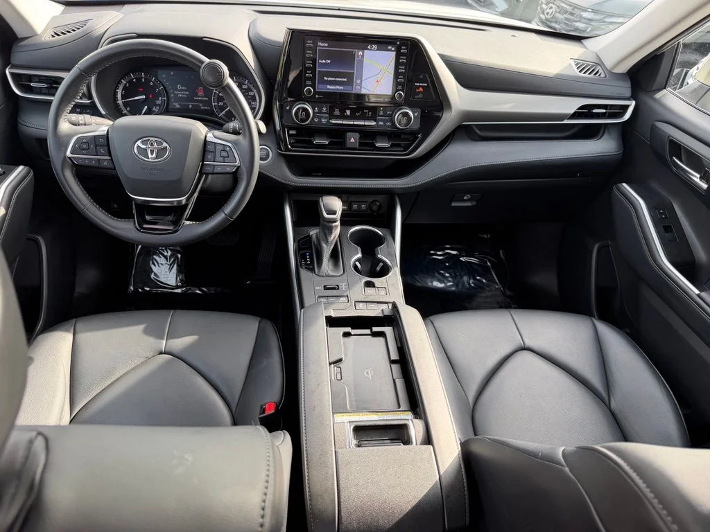 Used 2021 Blizzard Pearl Toyota XLE image 17