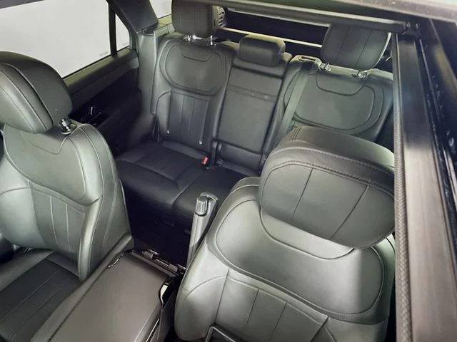 Used 2024 White Land Rover Dynamic SE image 14