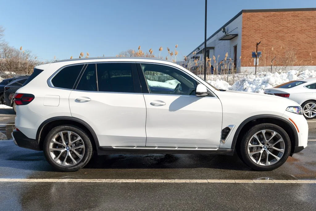 Used 2024 Alpine White BMW xDrive50e image 8