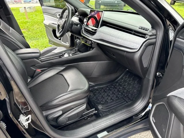 Used 2023 Black Jeep Latitude image 29