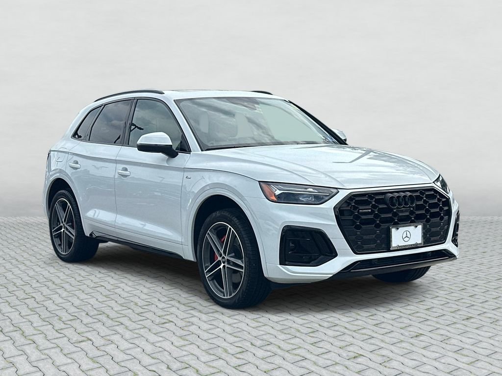 Used 2024 Glacier White Metallic Audi  image 3