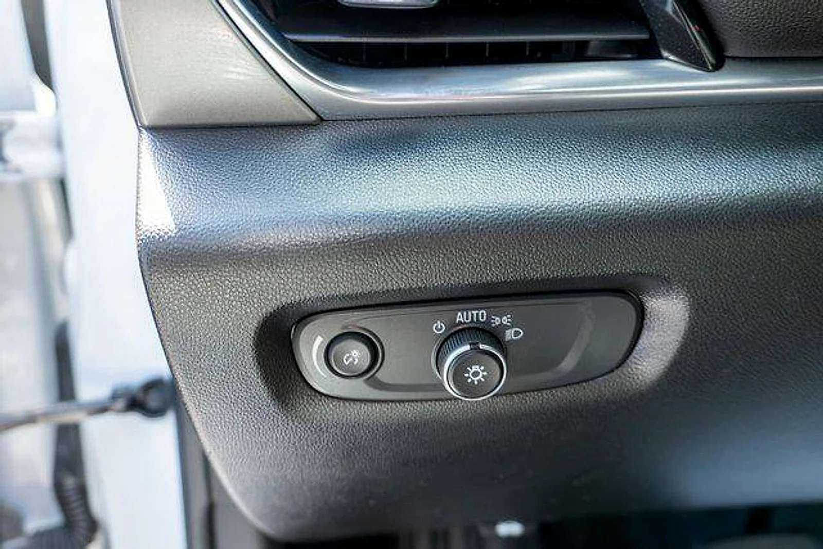 Used 2023 Summit White Chevrolet AWD LT Cloth image 22