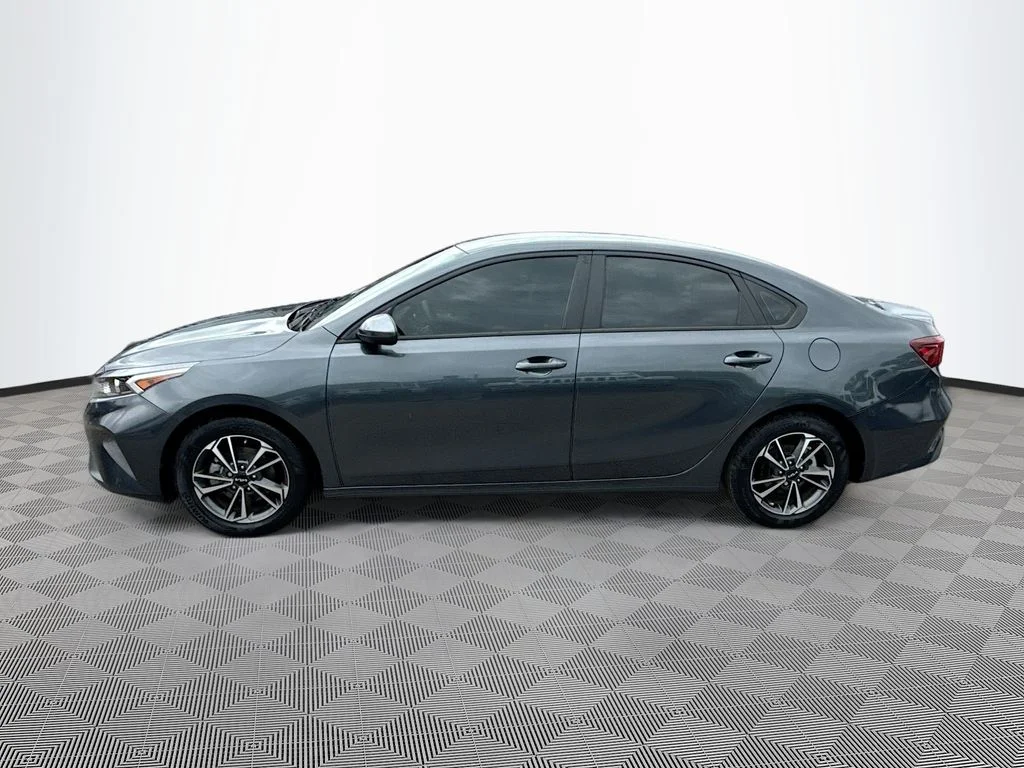 Used 2023 Gray Kia LXS image 9