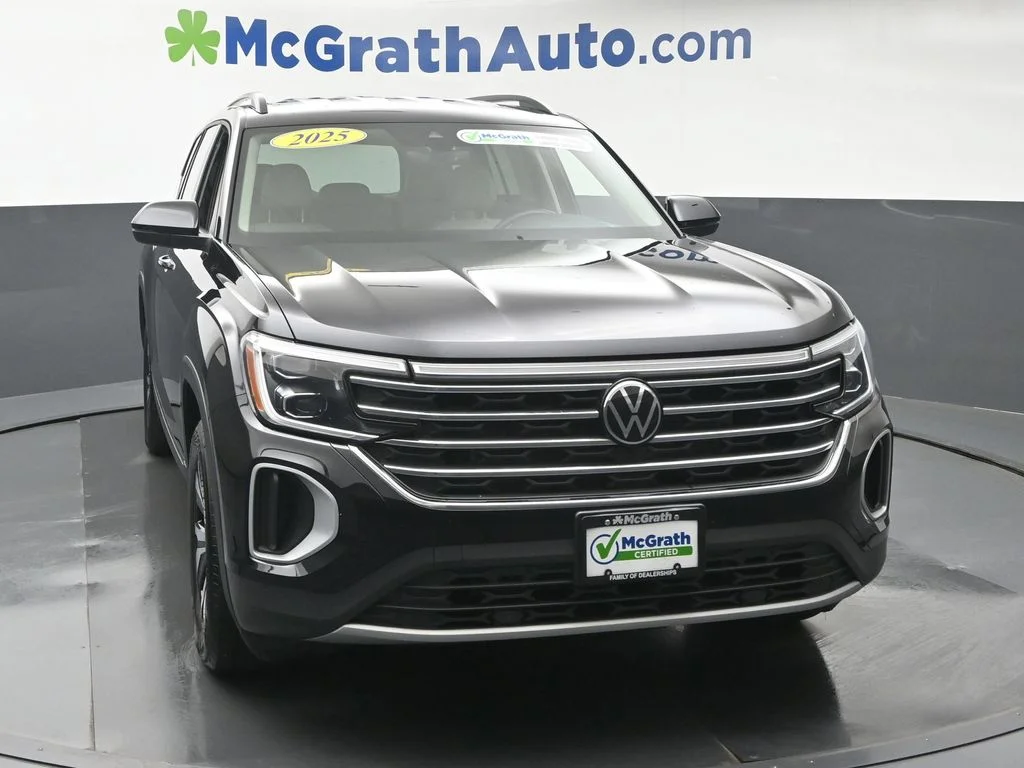 Used 2025 Black Volkswagen 2.0T SE image 5