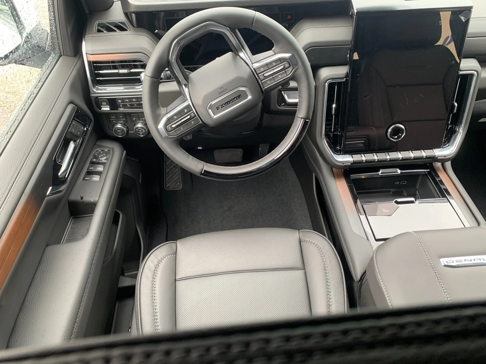 2026 GMC Yukon Denali - Photo 16