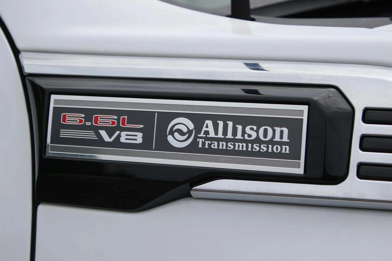 Used 2025 Summit White GMC Pro image 10