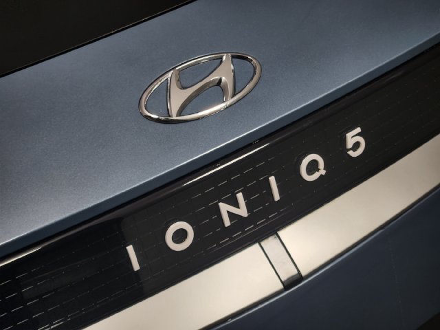 Certified Used 2024 Blue Hyundai SEL image 9