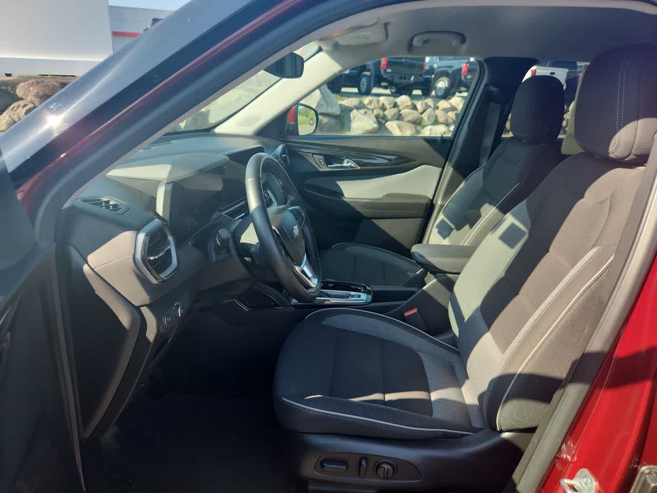Used 2025 Crimson Metallic Chevrolet LT image 13