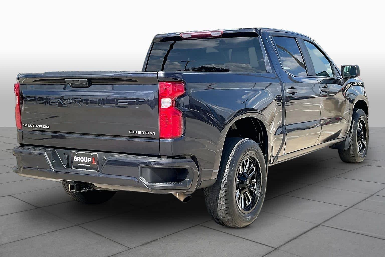 Used 2022 Dark Ash Metallic Chevrolet Custom image 13