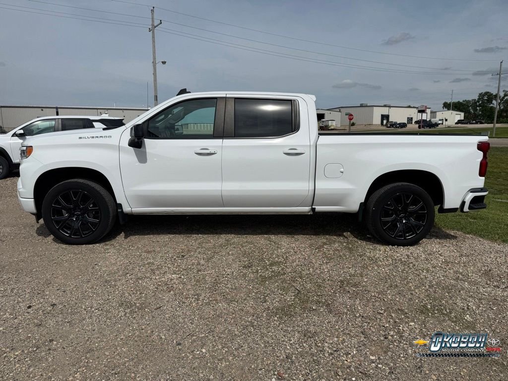Used 2022 White Chevrolet RST image 6
