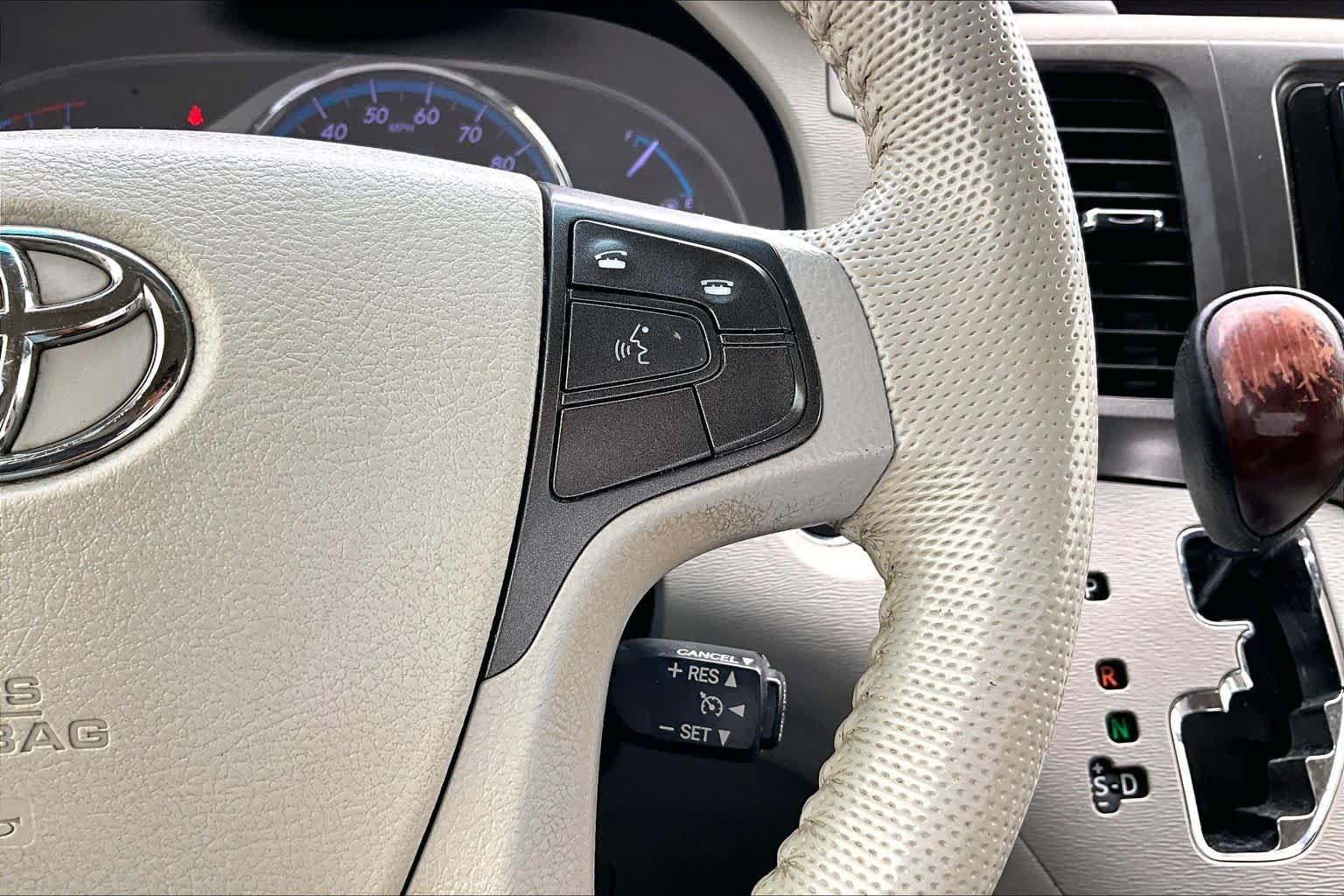Used 2013 Silver Sky Metallic Toyota XLE image 22