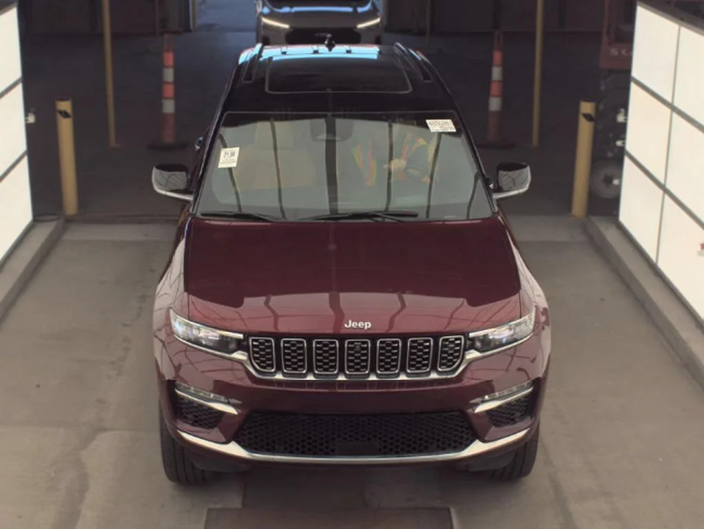 Used 2024 Velvet Jeep Summit Reserve 4xe image 2