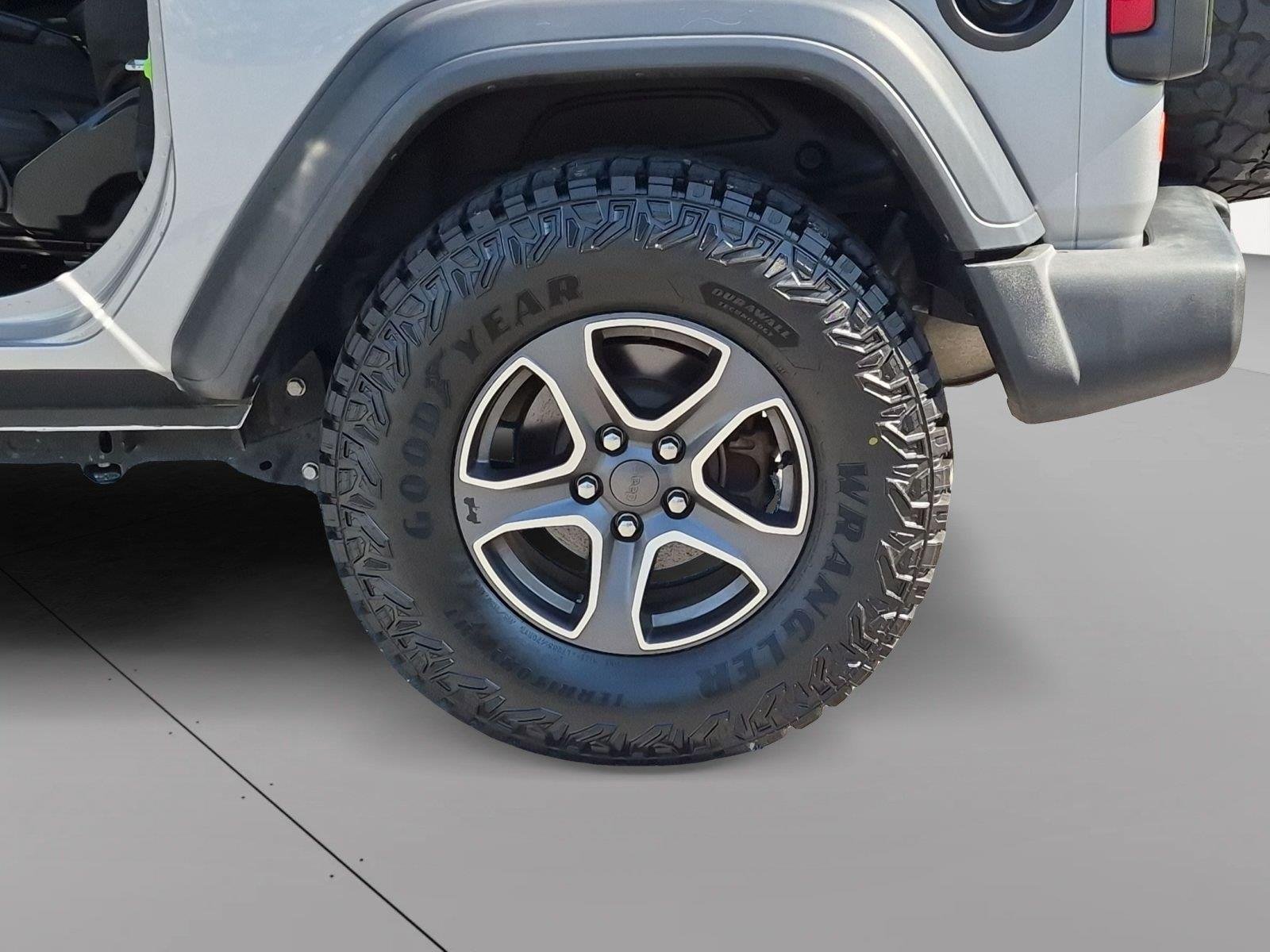 Used 2021 Billet Silver Metallic Clearcoat Jeep Sport S image 11