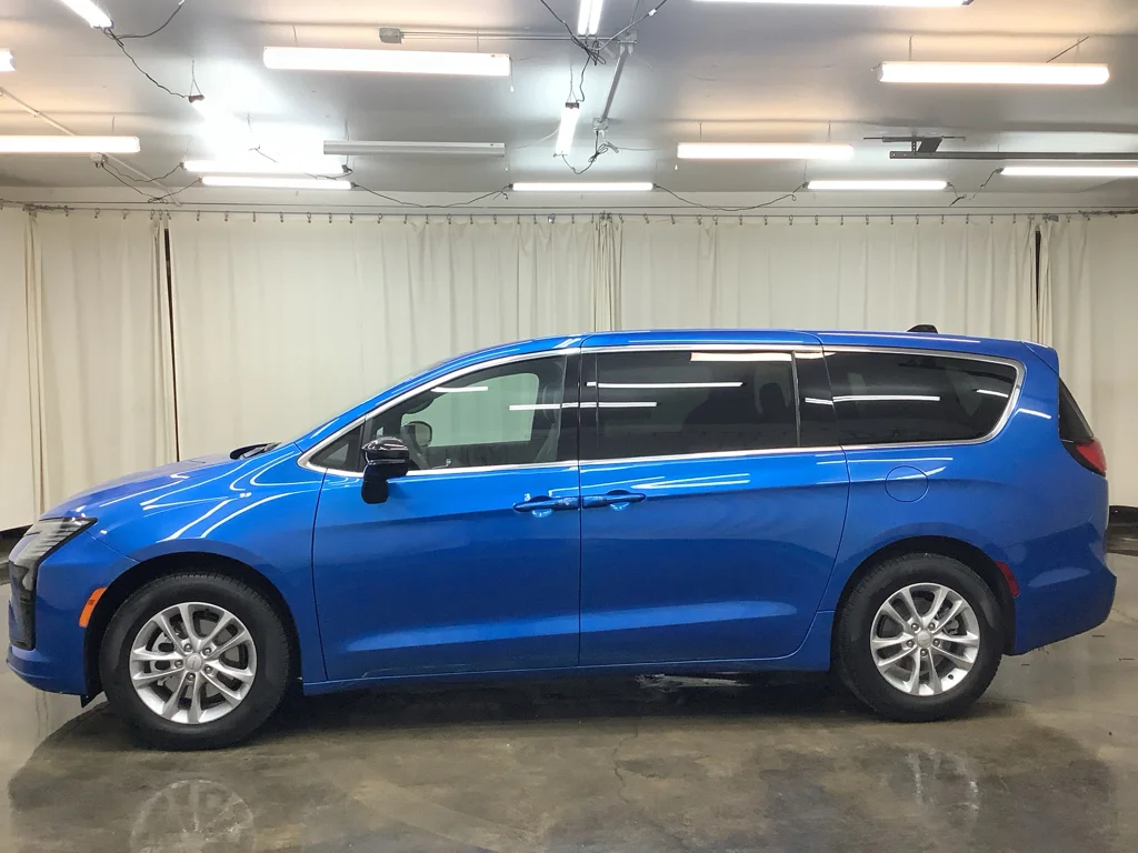 New 2027 Hydro Blue Pearl-Coat Exterior Paint Chrysler  image 9