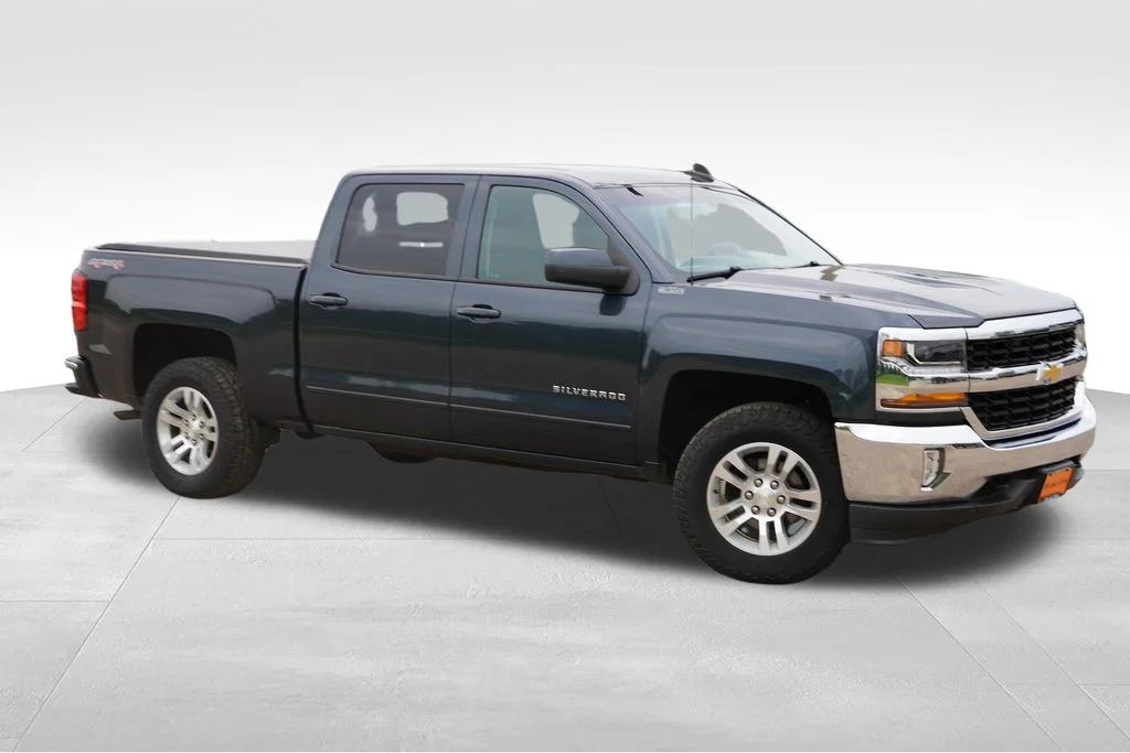 Used 2017 Chevrolet Silverado 1500 LT with VIN 3GCUKREC7HG180488 for sale in Lakeville, MN