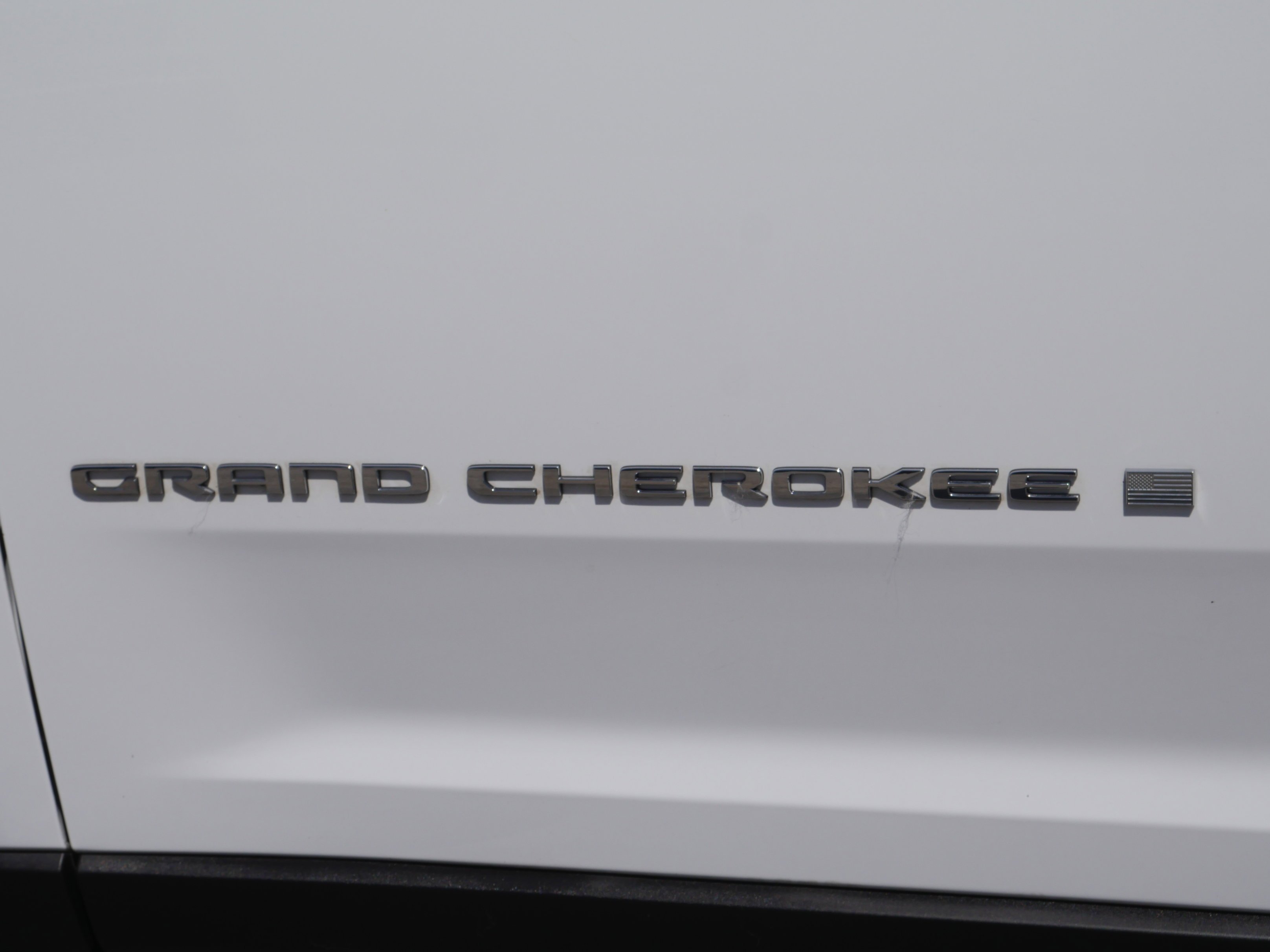 Used 2023 Bright White Clearcoat Jeep Laredo image 17
