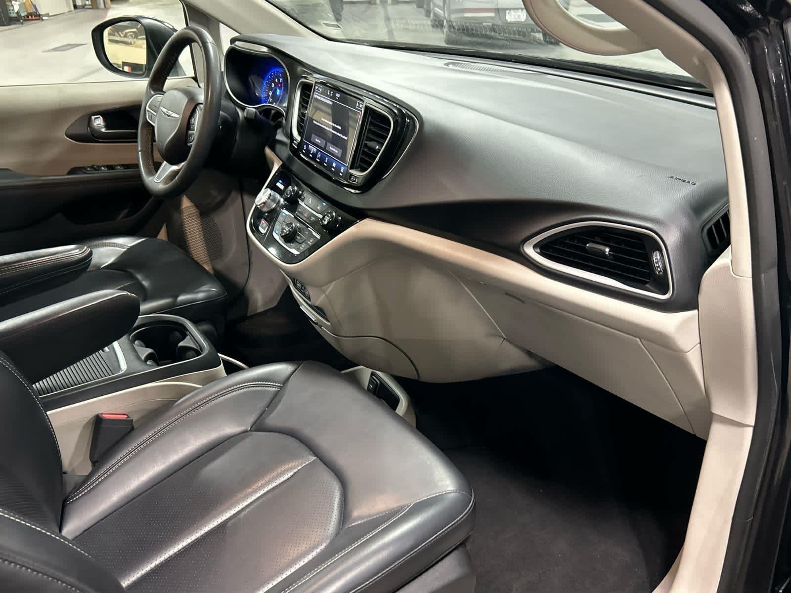 2023 Chrysler Pacifica Touring L - Photo 13
