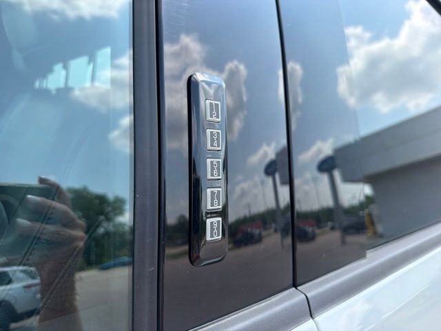 Used 2023  Ford XLT image 4