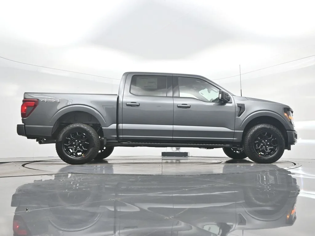 New 2026 Carbonized Gray Metallic Ford XLT image 36