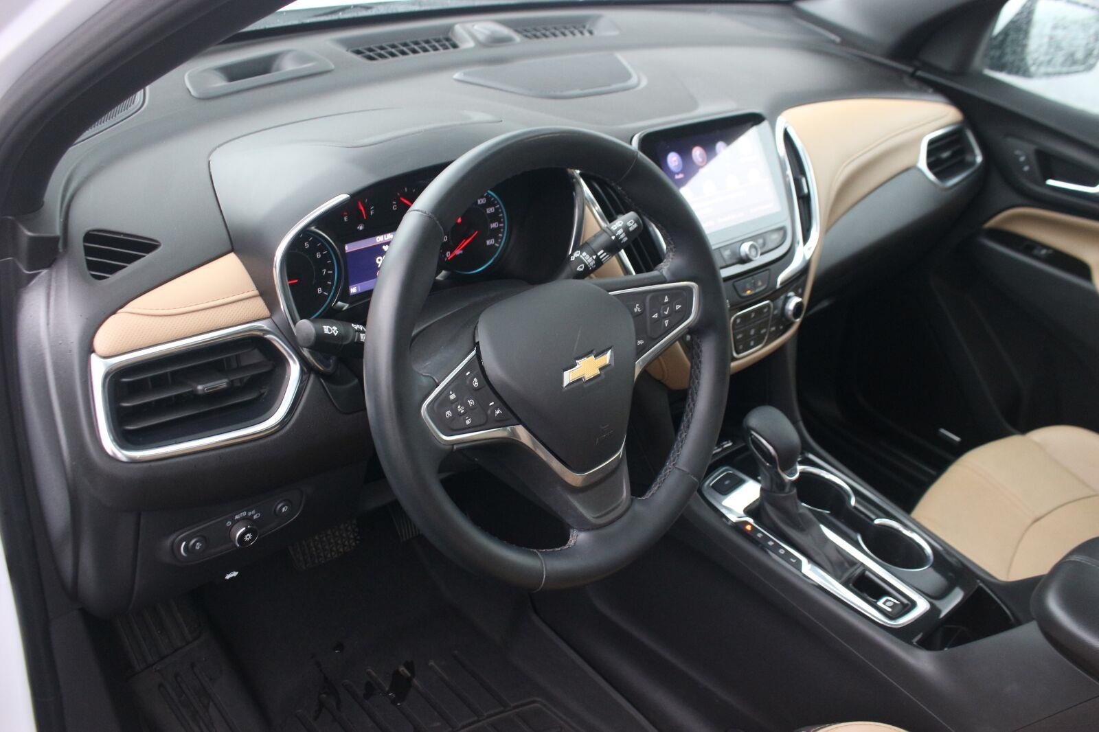 Used 2023 Iridescent Pearl Tricoat Chevrolet Premier image 17