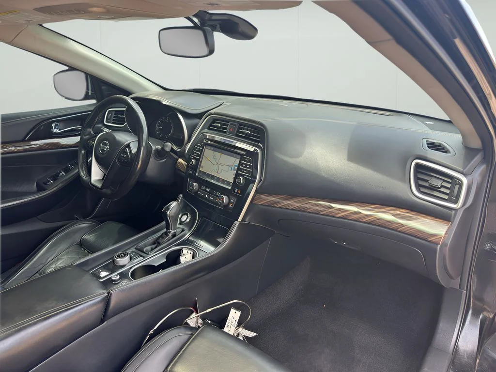 Used 2017 Super Black Nissan Platinum image 22