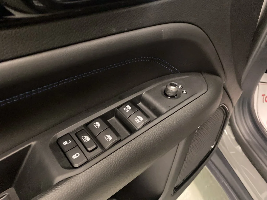 New 2027 Gray Jeep Latitude image 11