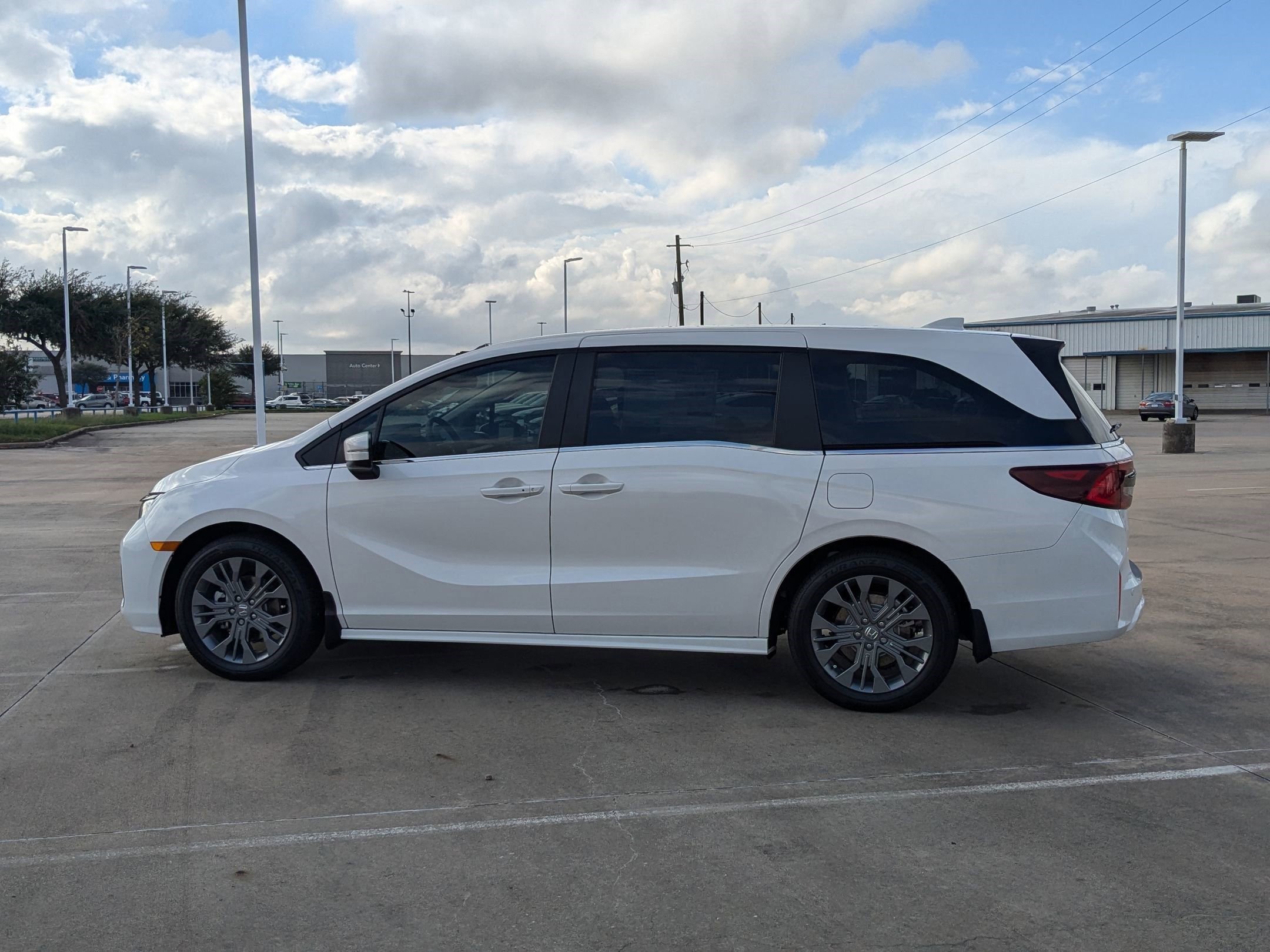 New 2026 Platinum White Pearl Honda Touring image 7
