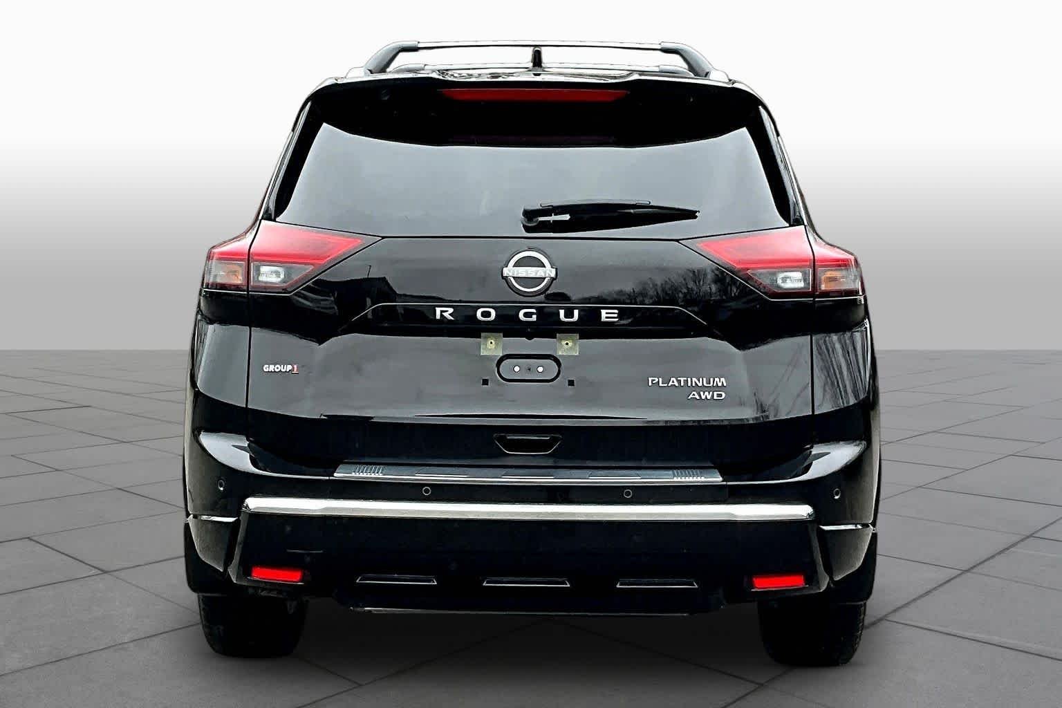 Used 2025 Super Black Nissan Platinum image 10