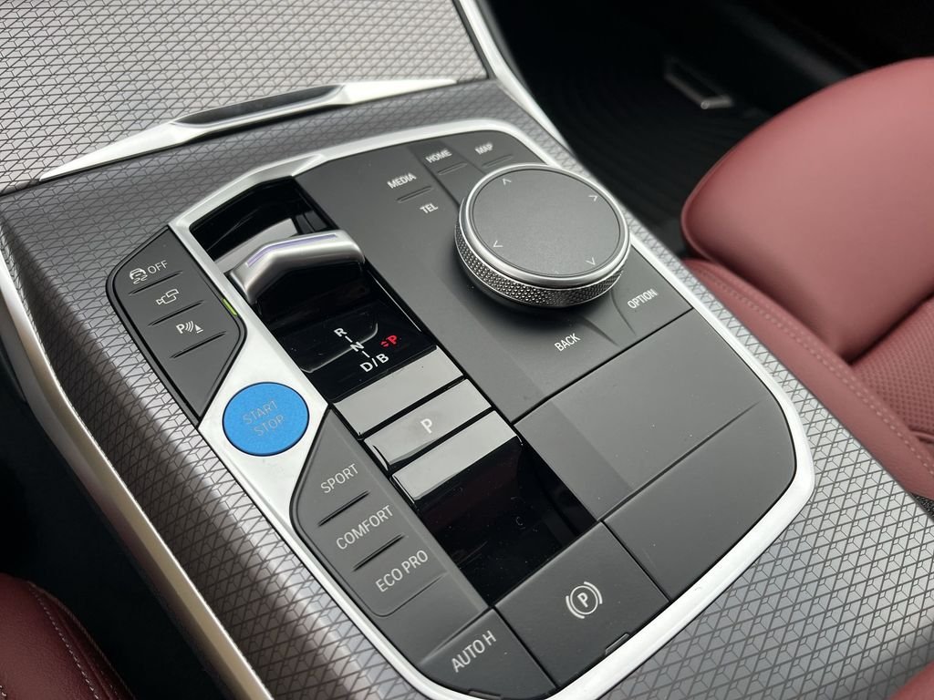 New 2026 White BMW xDrive40 image 20