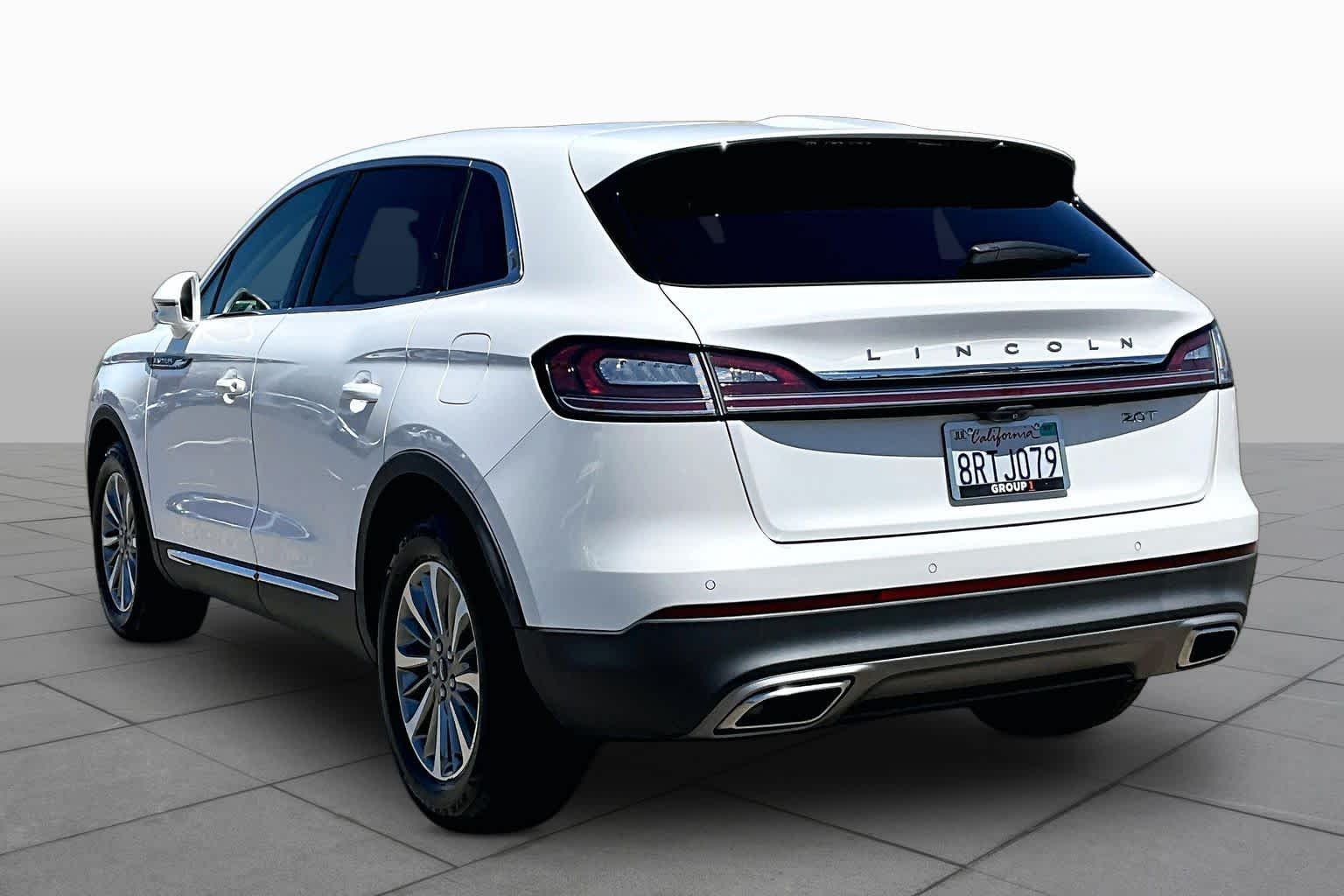 Used 2020 Pristine White Lincoln Standard image 10