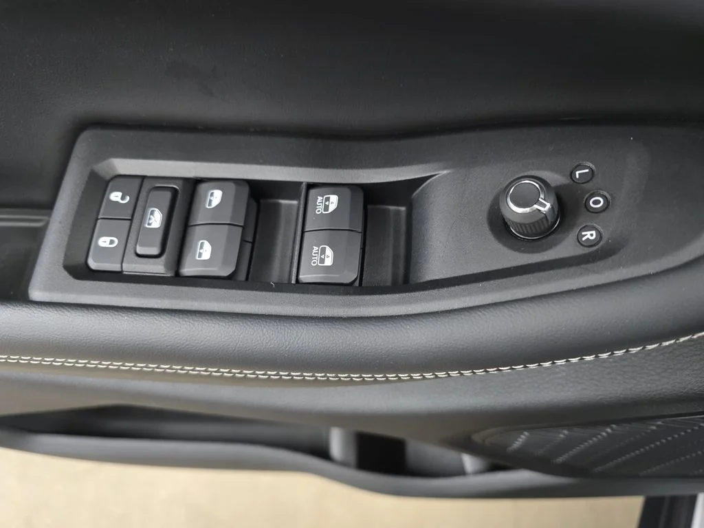 Used 2023 Silver Jeep Limited image 30