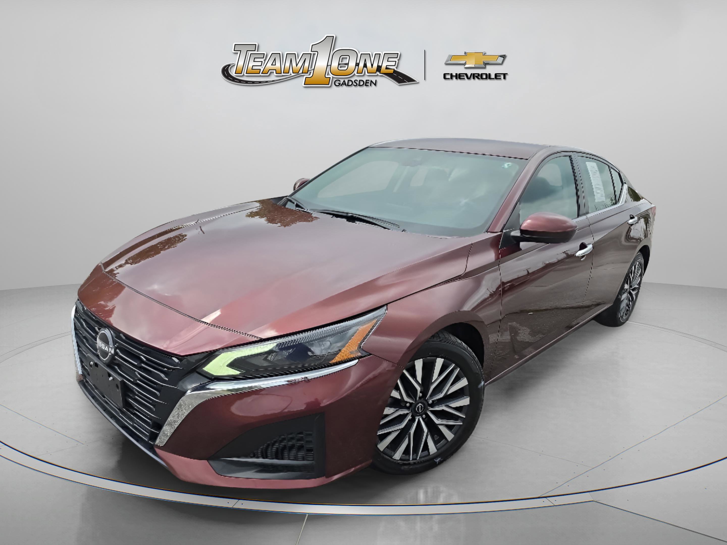Used 2023 Red/red Nissan 2.5 SV image 3