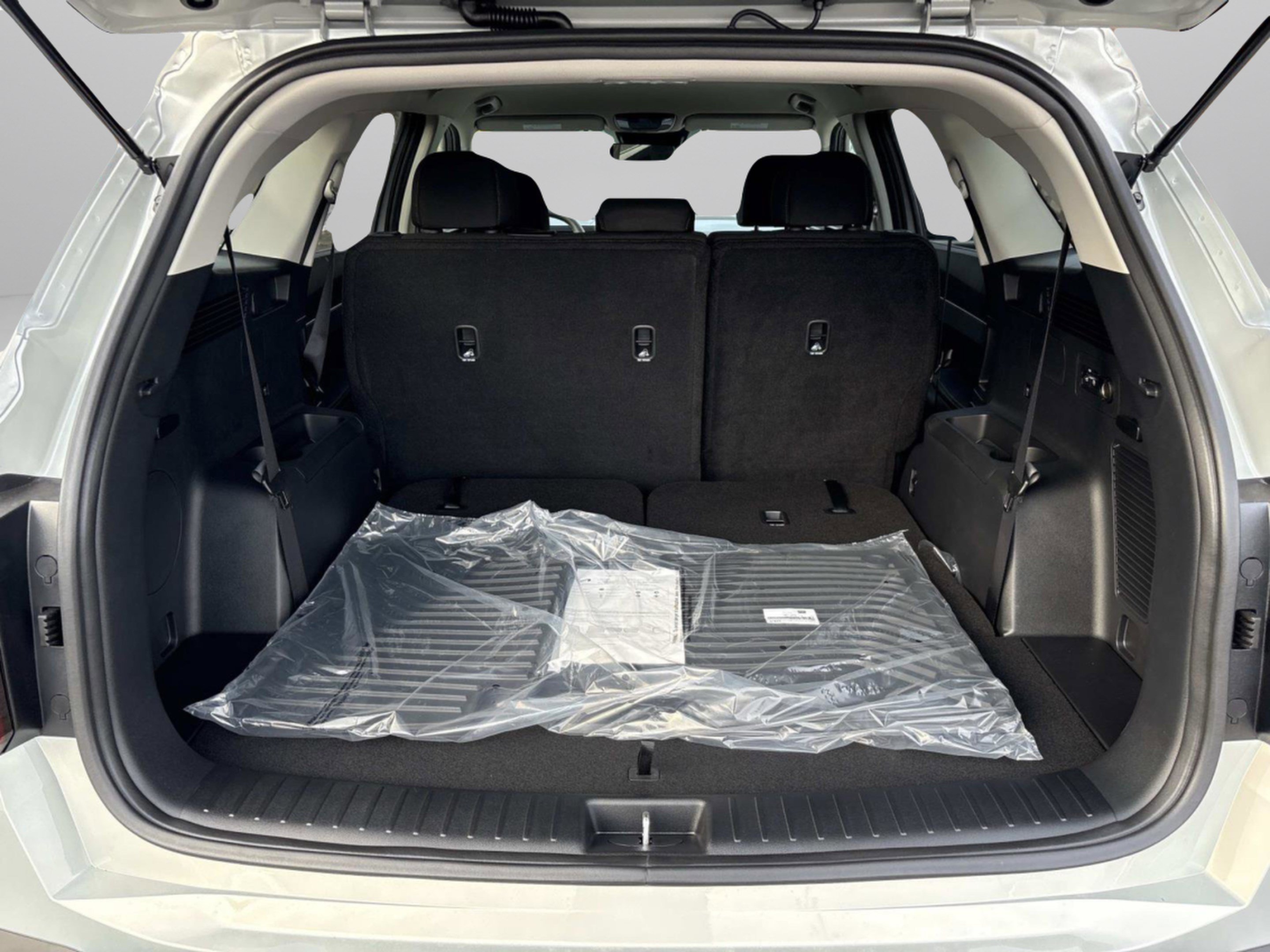 New 2026 Ivory Silver Kia LX image 12