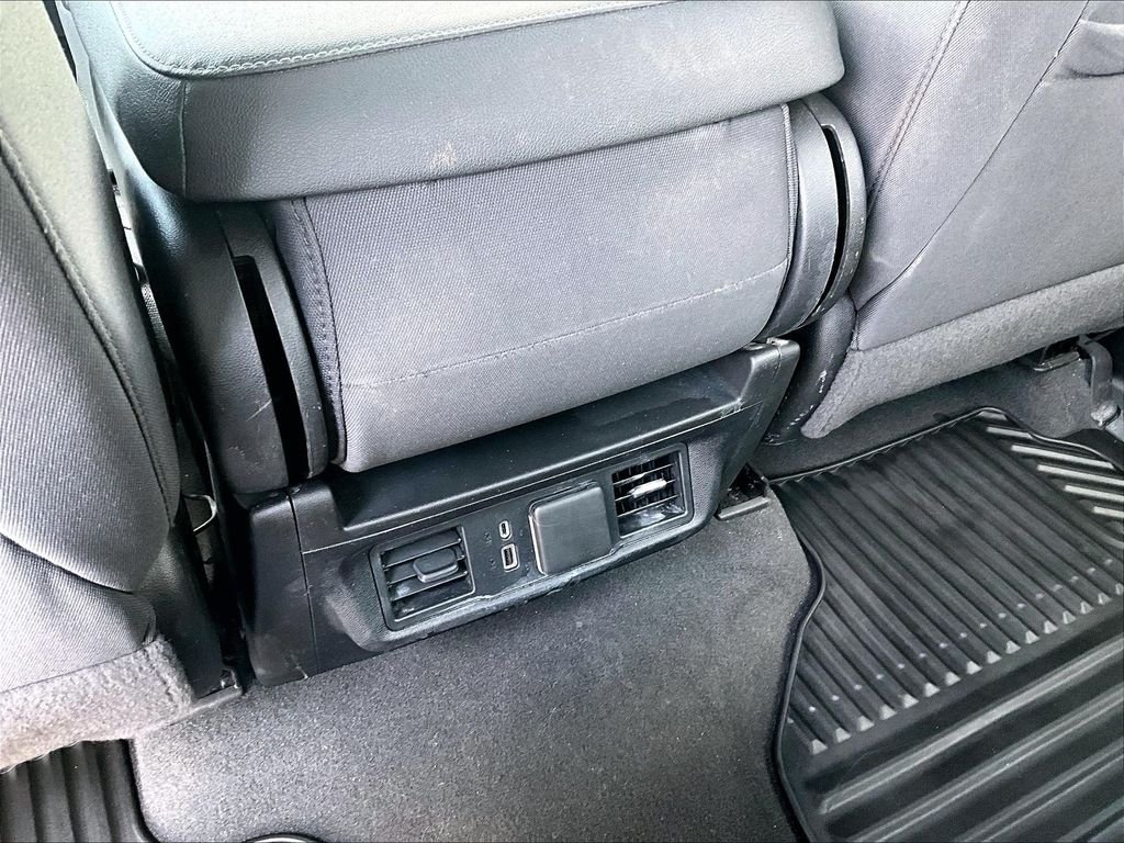 Used 2024 White GMC Elevation image 28