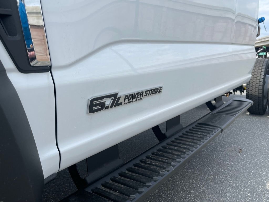 New 2026 Oxford White Ford F-450® XL image 6