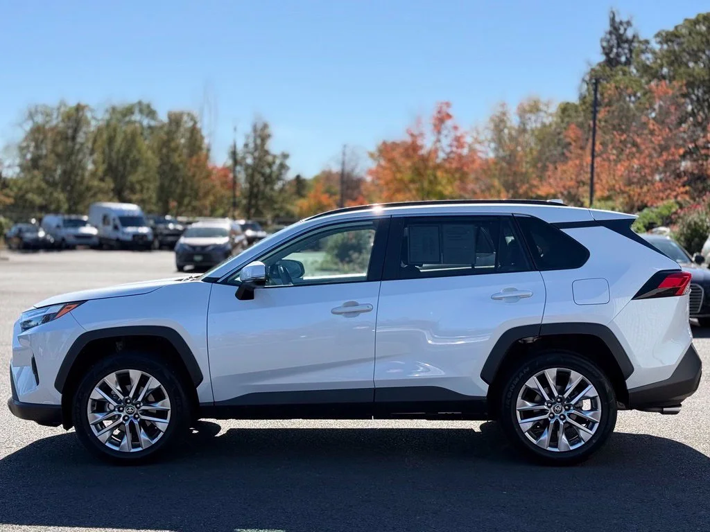 Used 2025 Pearl Toyota XLE Premium image 2