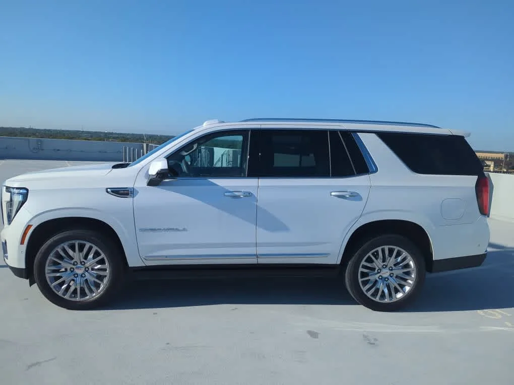 Used 2025 White Frost Tricoat GMC Denali image 9