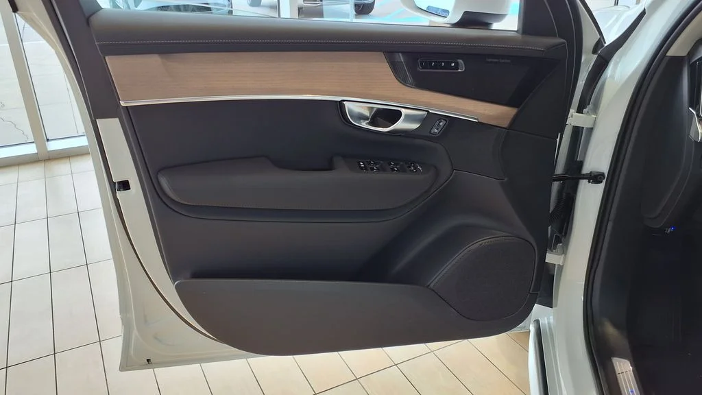 2026 Volvo XC90 Plus - Photo 14