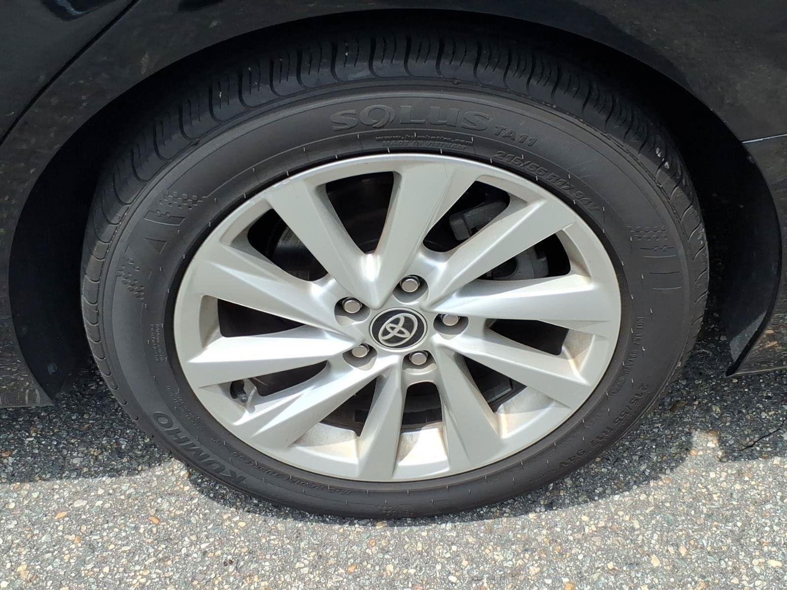 Used 2024  TOYOTA  image 5
