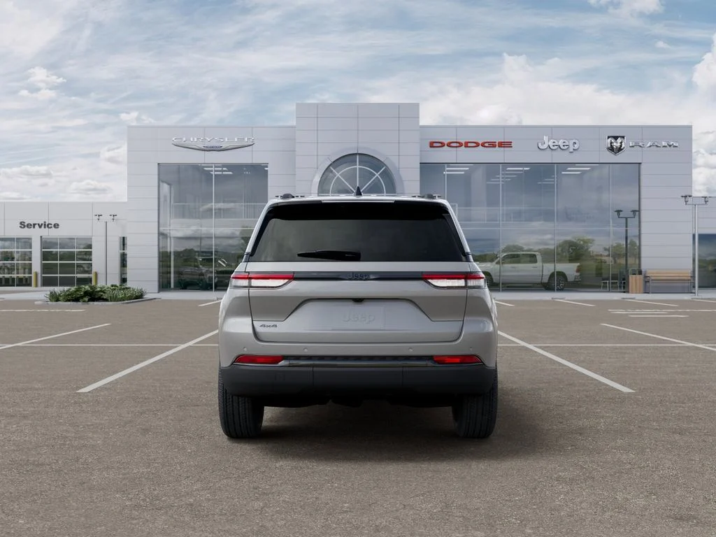 New 2025 Silver Zynith Exterior Paint Jeep Laredo image 7