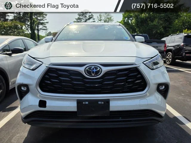 Used 2023 Wind Chill Pearl Toyota XLE image 2