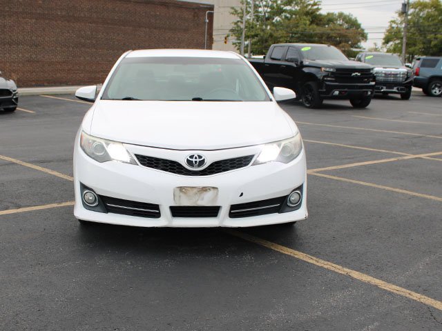 Used 2013 Super White Toyota SE image 3