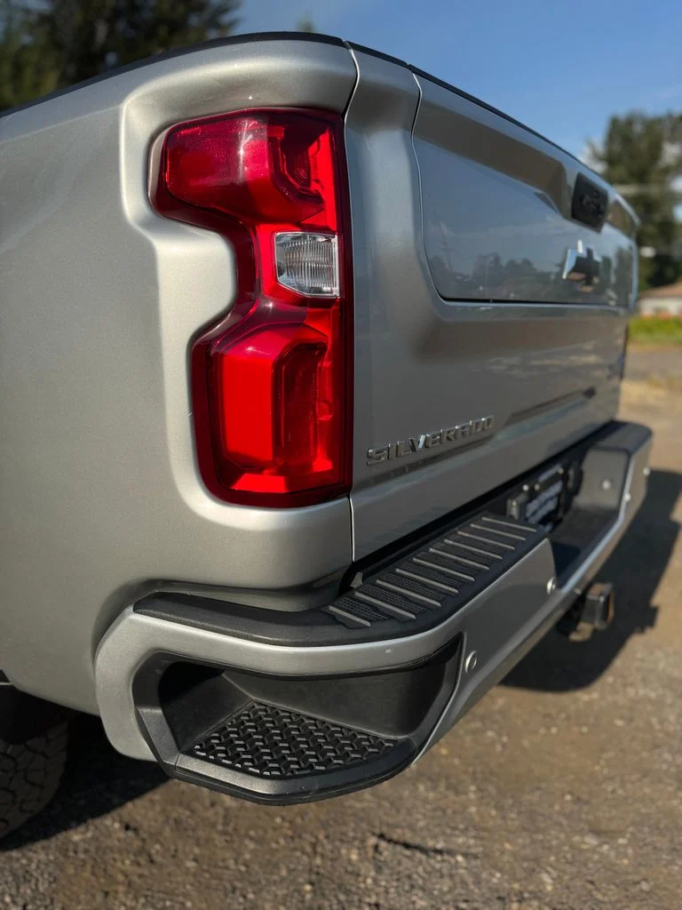 Used 2022 Silver Ice Metallic Chevrolet High Country image 47