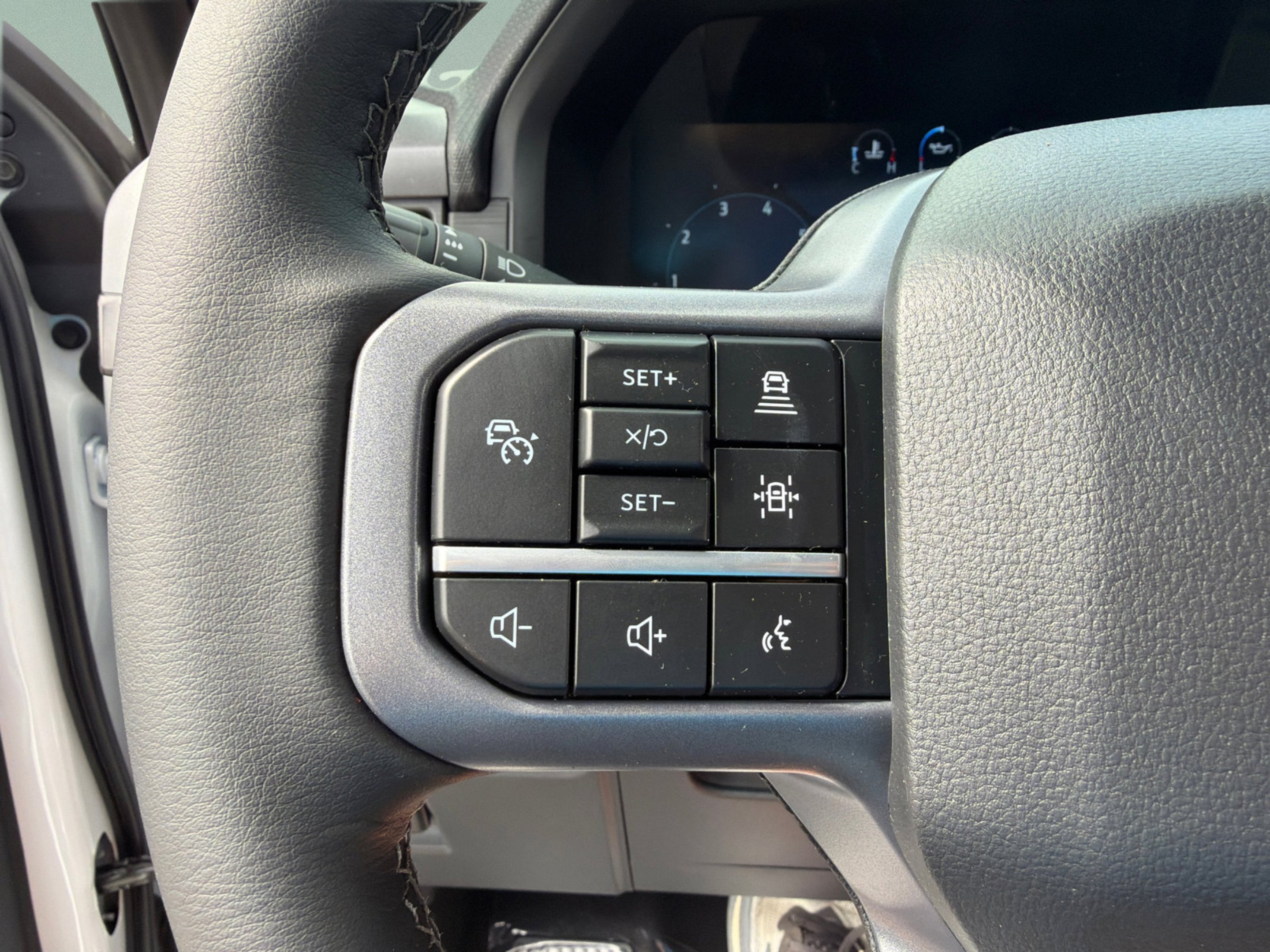 New 2026 Oxford White Ford XLT image 23