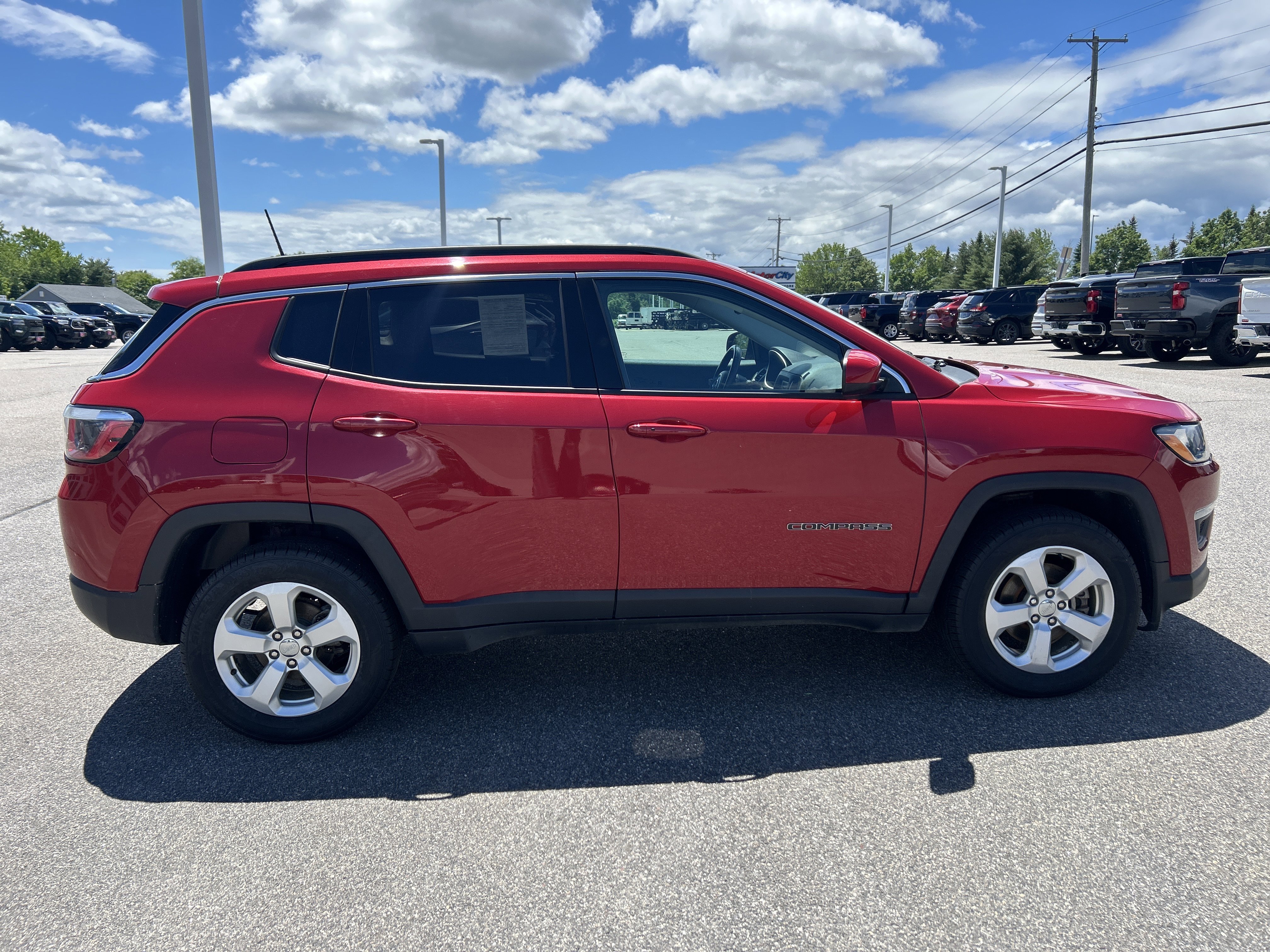 Used 2019 Redline Pearlcoat Jeep Latitude image 7