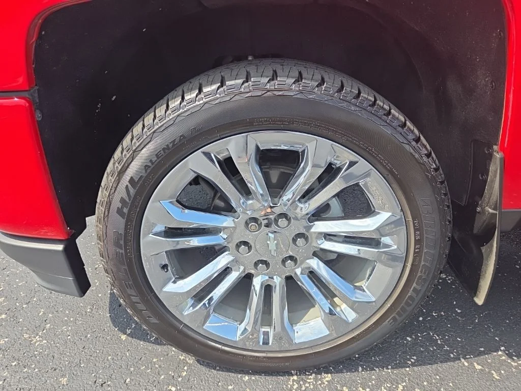 Used 2018 Red Chevrolet LT image 18
