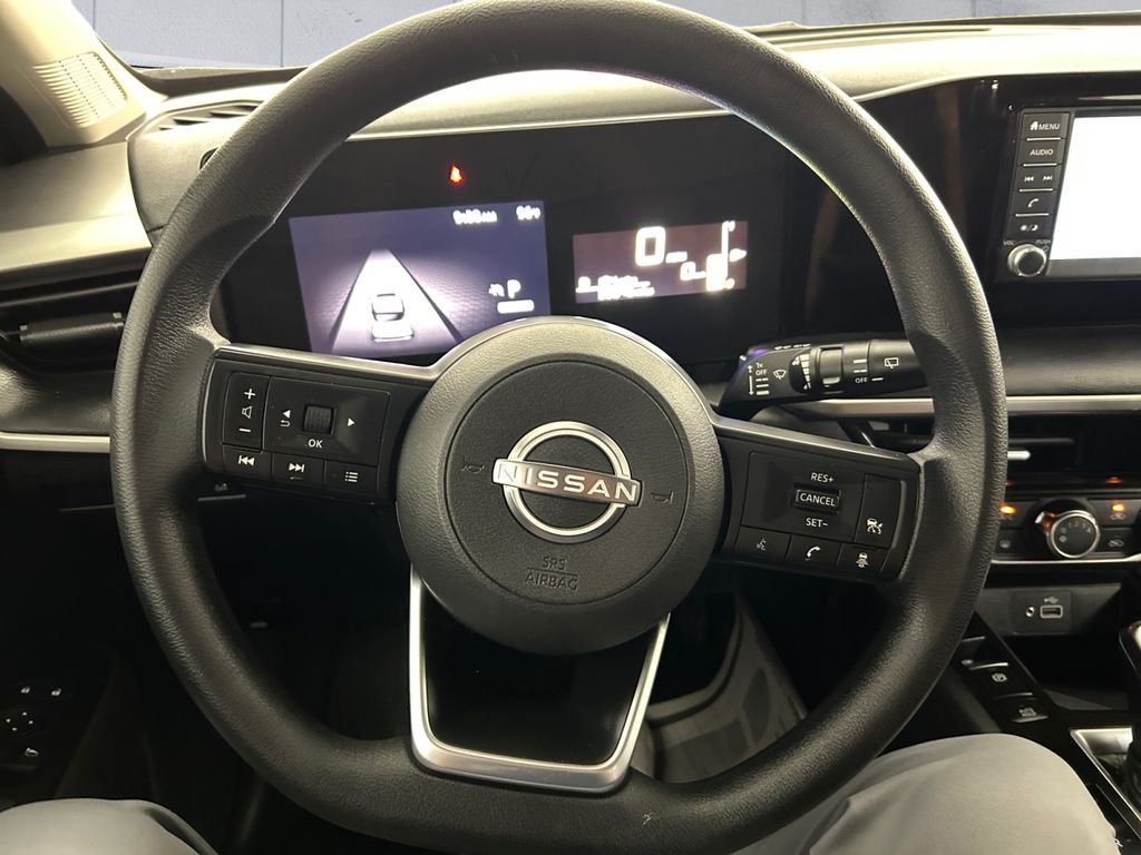 Used 2025 White Nissan S image 9